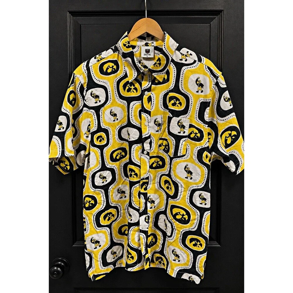 Wes and Willy Men's L Iowa Hawkeyes Herky Button-Up Shirt Pockets Yellow